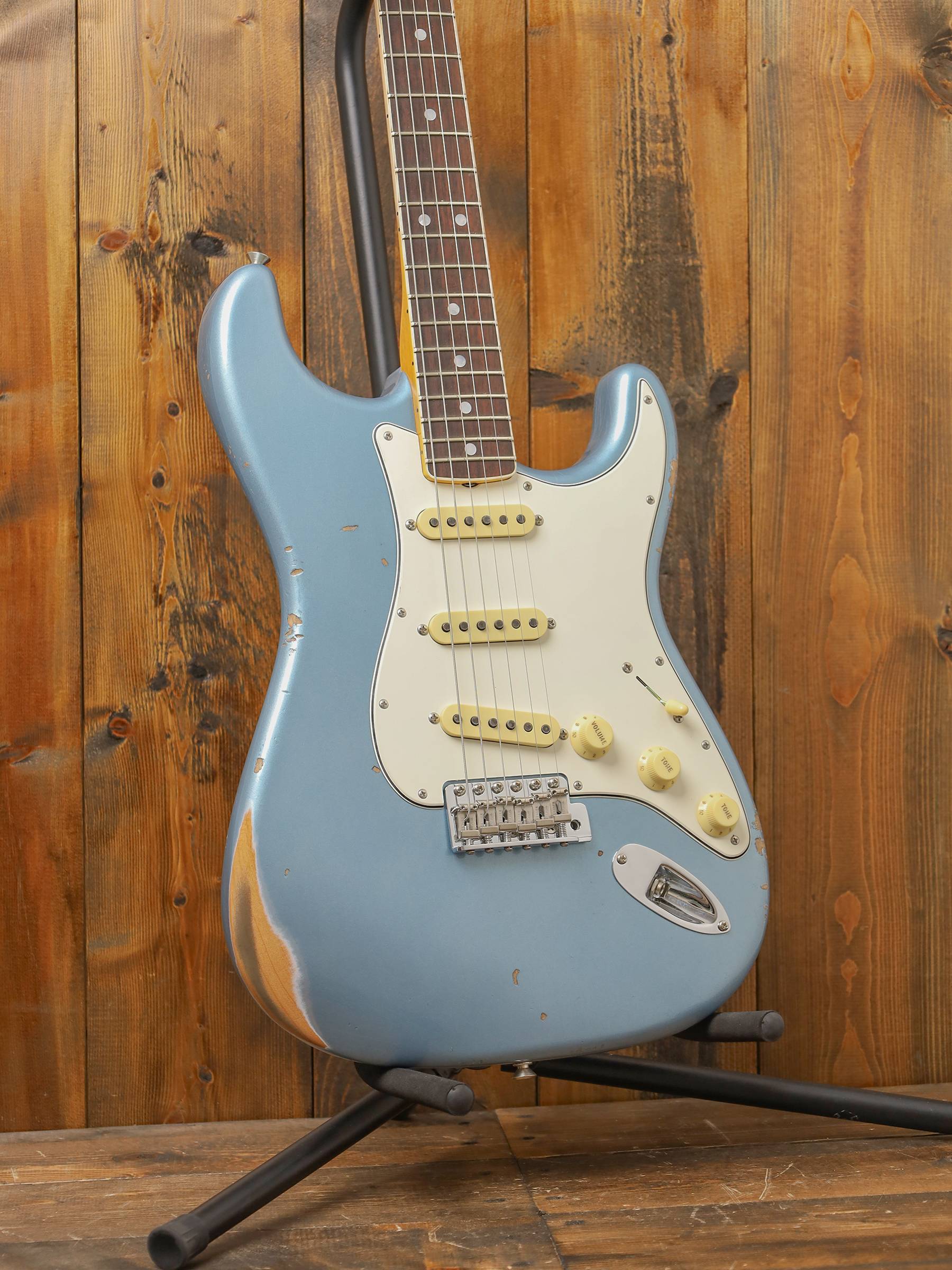 Fender Custom Shop ’67 Stratocaster Relic w. Closet Classic Hardware, 3A Rosewood Fingerboard, Aged Blue Ice Metallic